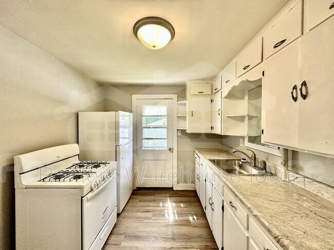 Building Photo - 1210 1/2 West Street