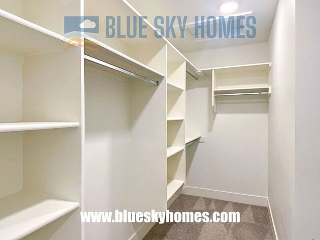 Building Photo - 1836 E Knobcone Dr