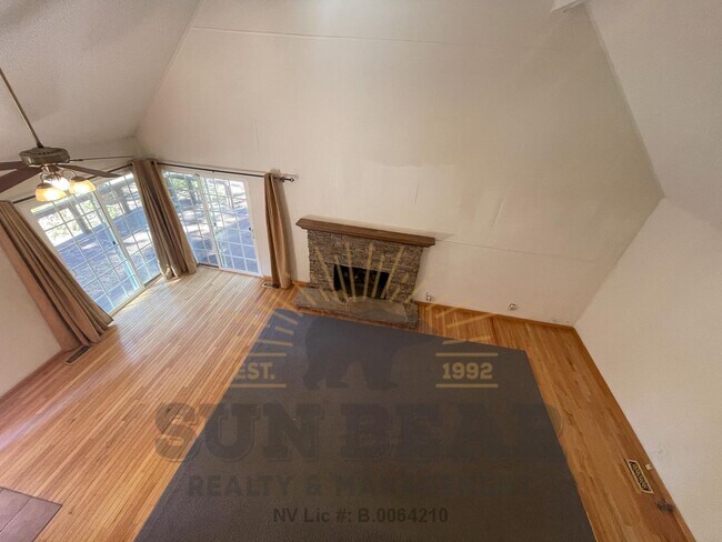 Building Photo - Bright Adorable Home in Incline! Dog Friendly