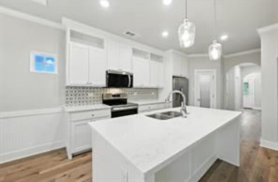 Building Photo - 110 S Market St