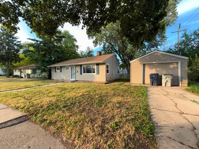 Building Photo - 5468 N Strathmore Ave