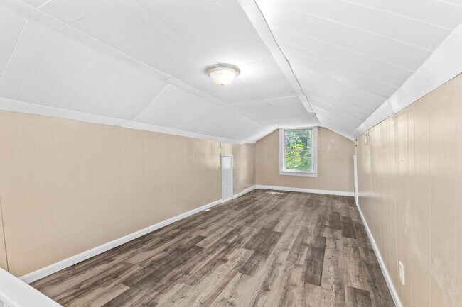 Building Photo - 1308 Columbia Rd