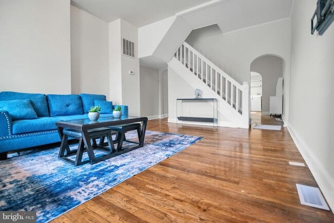 Building Photo - 2214 Wilkens Ave