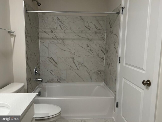 Building Photo - 140 Wappinger Ter