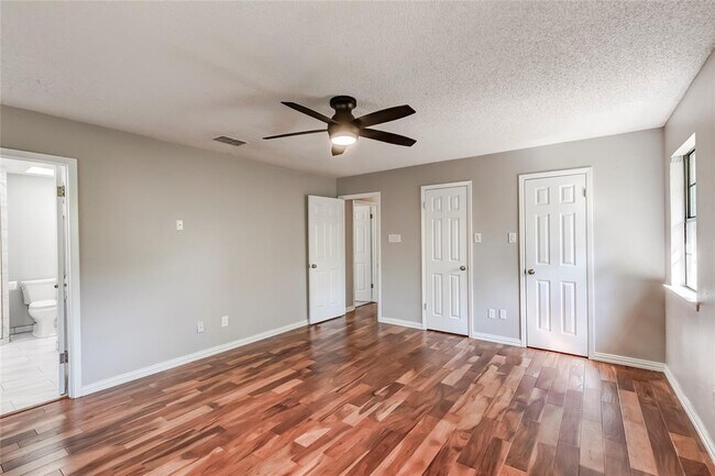 Building Photo - 10905 Wintergreen Hill