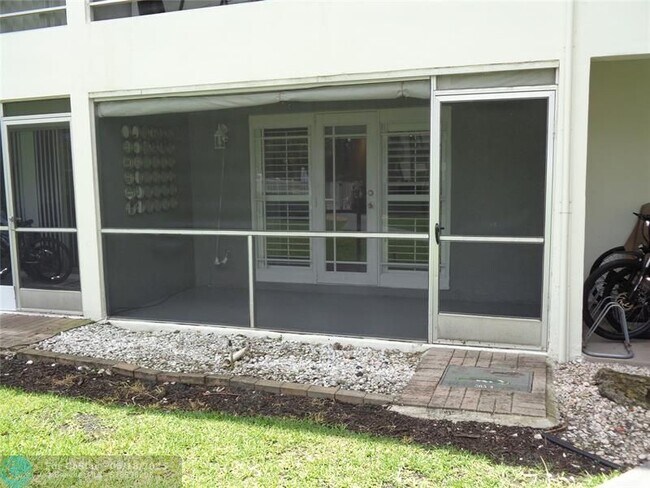 Building Photo - 4200 Crystal Lake Dr