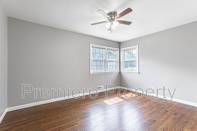 Building Photo - 3320 S Sterling Ave