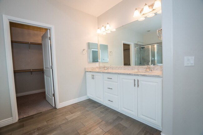 Building Photo - Executive home in The Estates at Holiday! ...