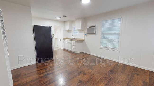 Building Photo - 3613 Shasta Dam Blvd