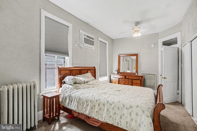 Building Photo - 231 Boas St