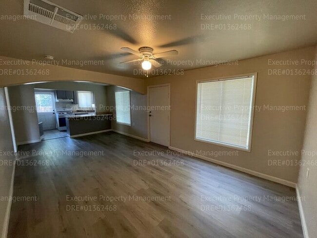 Building Photo - 3 bedroom/ 1 bathroom house located near Airport Dr/ Norris Rd