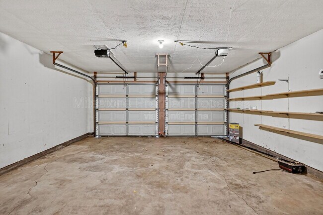 Building Photo - 105 E Ford St