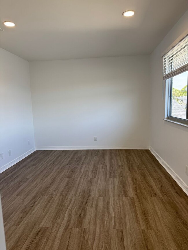 Building Photo - Light and Bright - Virtual or In-Person To...