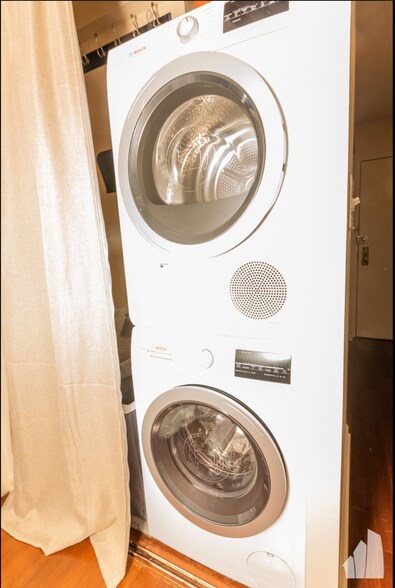 Building Photo - 222 E Pearson St