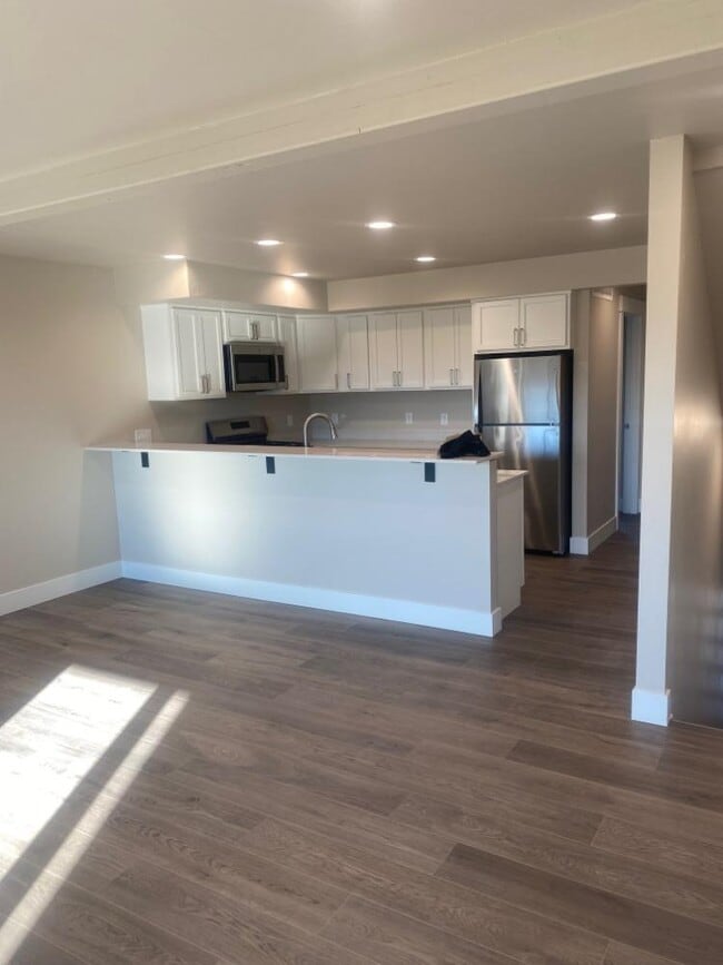 Building Photo - 4431-B Deveraux Place