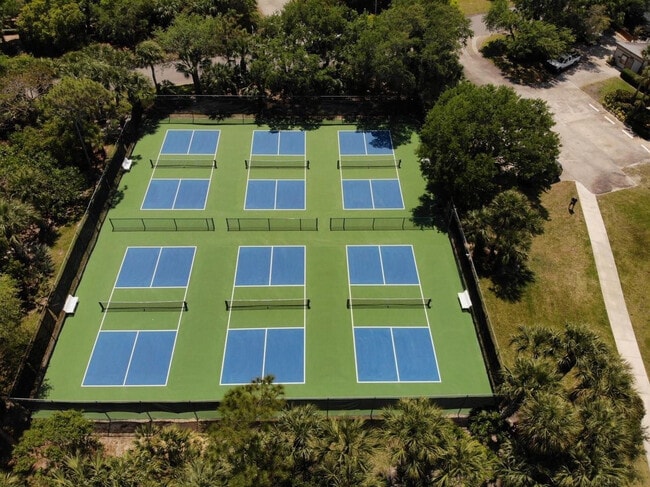 Building Photo - 5748 SE Riverboat Dr