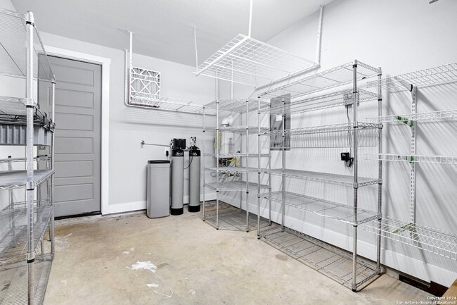 Building Photo - 507 Elmhurst Ave