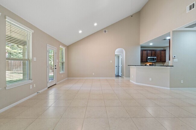 Building Photo - 208 Forest Peak Way