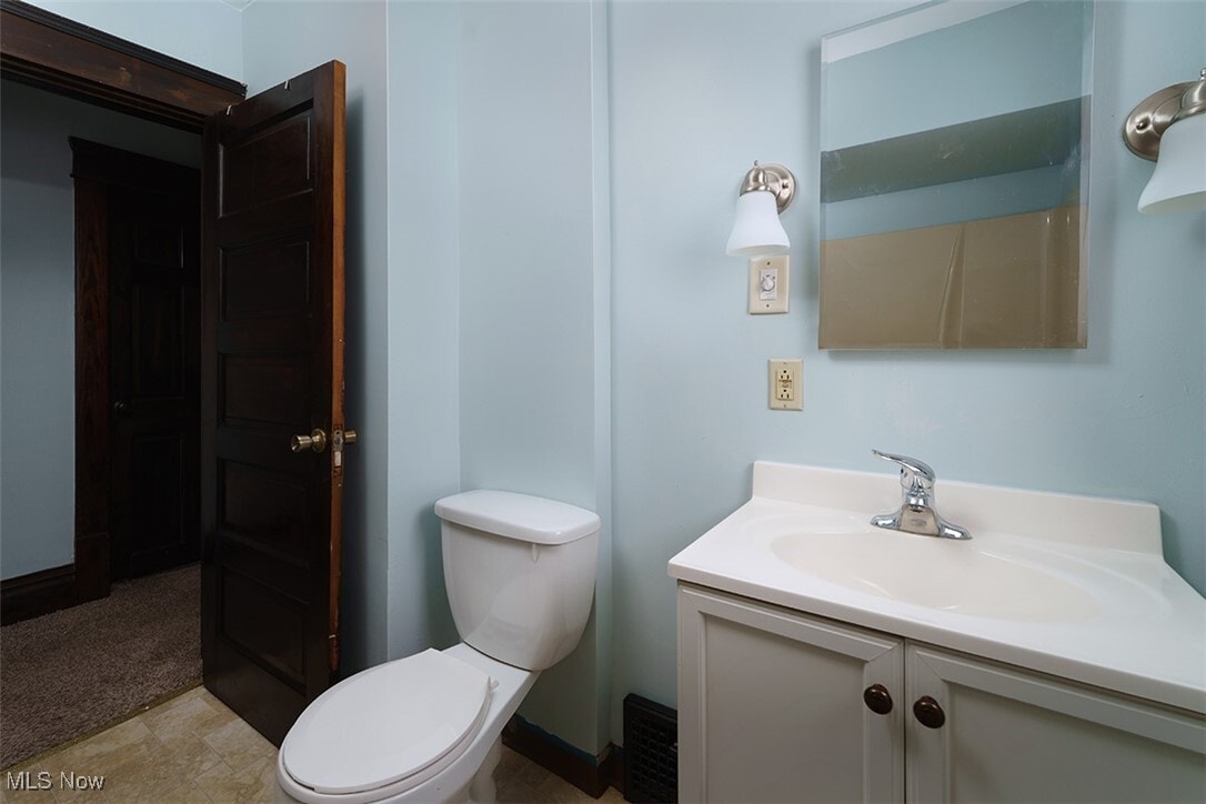 Full Bath - 765 E Buchtel Ave