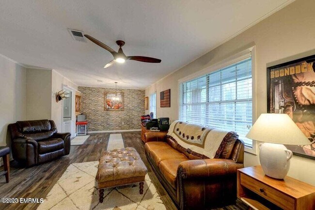 Building Photo - 108 Frances Ave