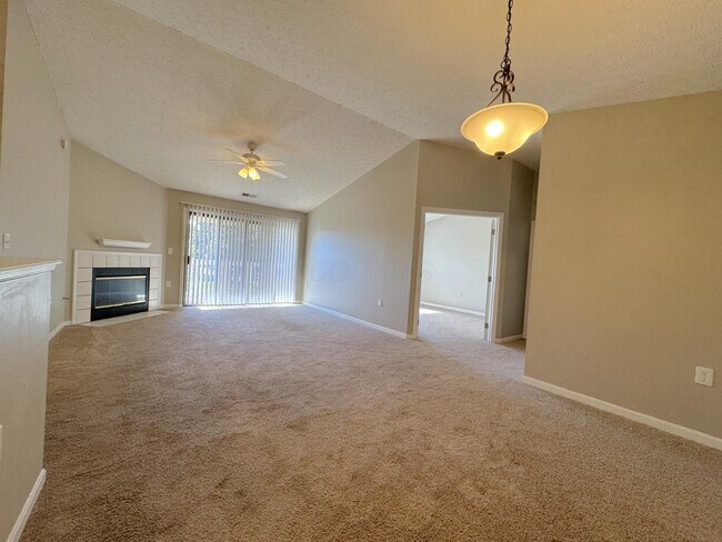 Building Photo - 6829 Meadow Creek Dr