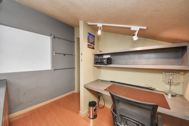 Building Photo - 7877 Kendalia Dr