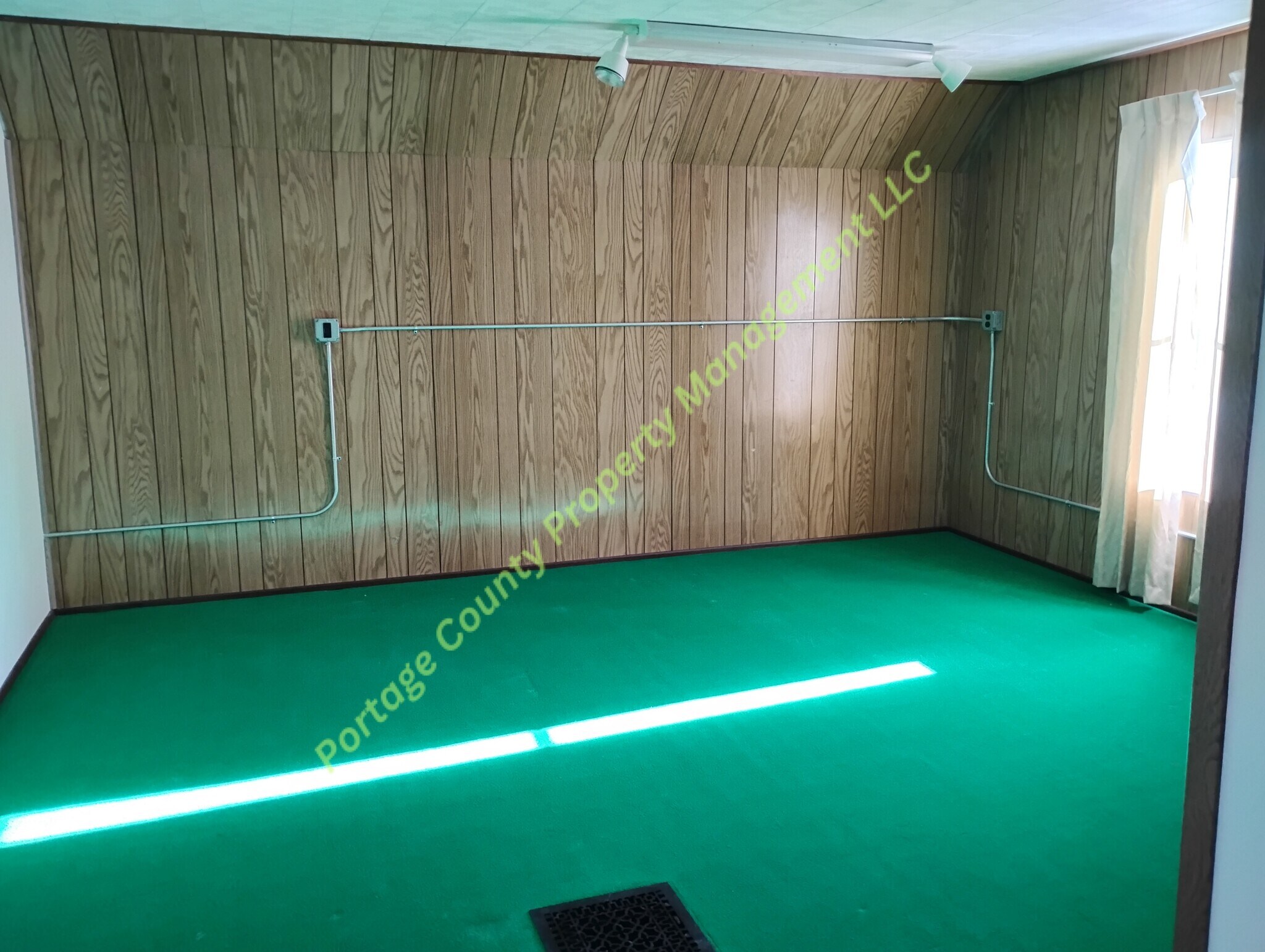 Building Photo - 207 S Main St