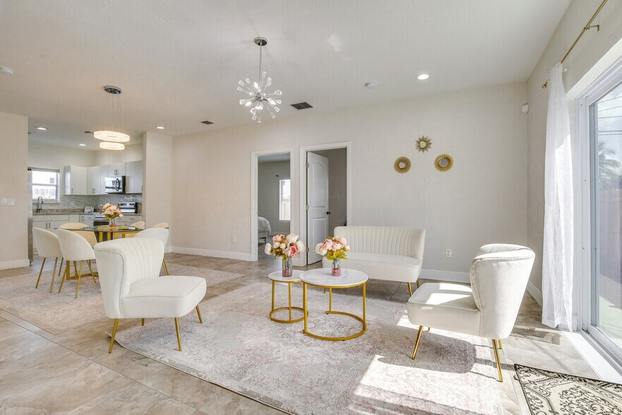 Building Photo - 2601 NW 15th Ct