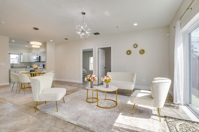 Building Photo - 2601 NW 15th Ct