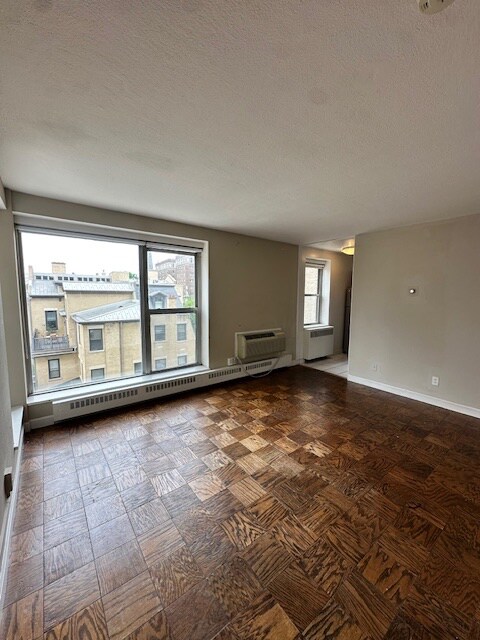 Building Photo - 1121 N Waverly Pl