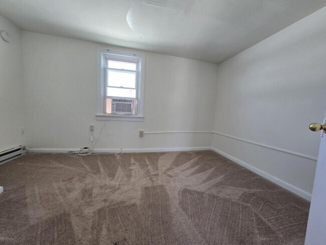 Building Photo - 76 Chestnut St