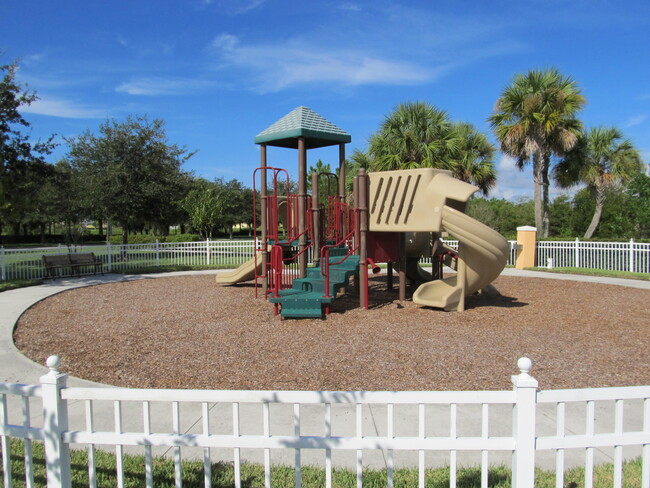 Building Photo - 11423 SW Pembroke Dr