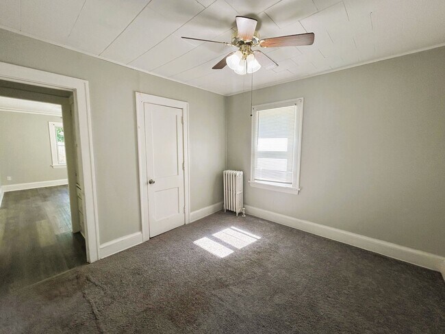 Building Photo - Bright & Spacious 3-Bed Home in Euclid