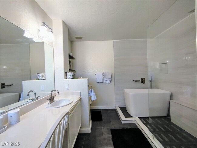 Building Photo - 4521 Palm Mesa Dr