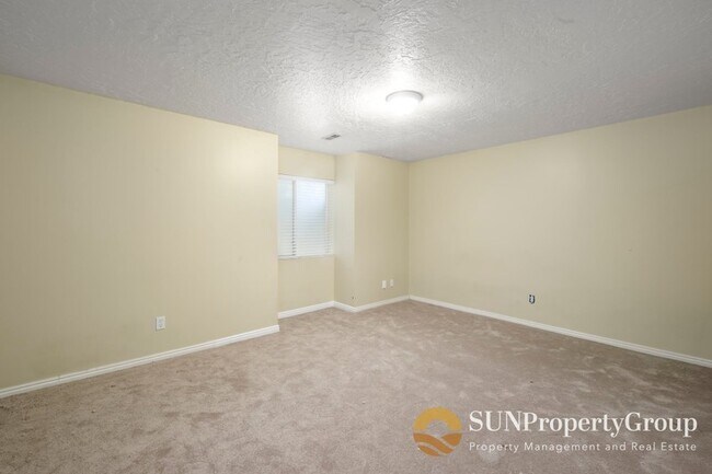Building Photo - 1316 Kodiak Way