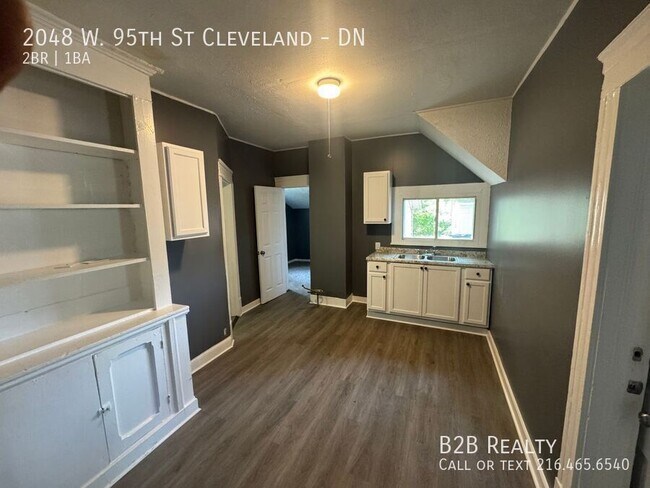 Building Photo - 2048 W 95th St