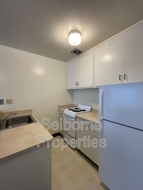 Building Photo - 443 Lee St