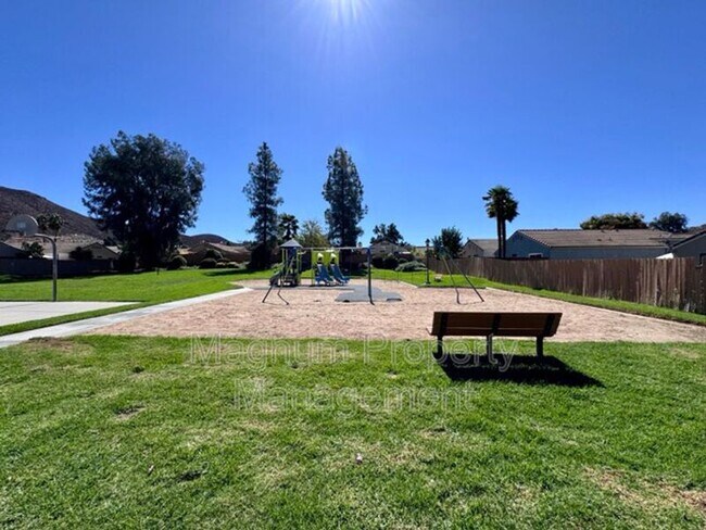 Building Photo - 27806 Hillpointe Dr