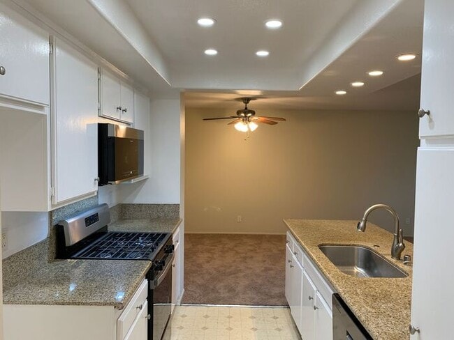 Building Photo - GREAT & SPACIOUS 2BD 2BA FOR LEASE!