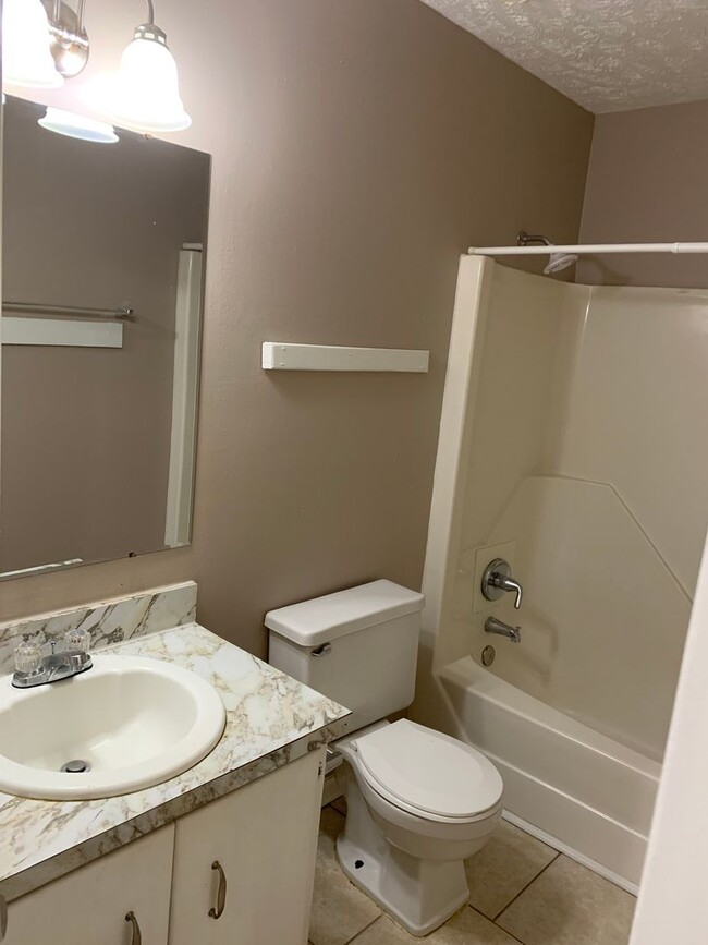 Building Photo - Two bedroom Townhouse! (Shameika)