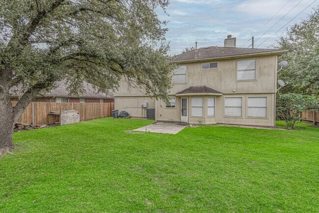 Building Photo - 16818 Parliament St