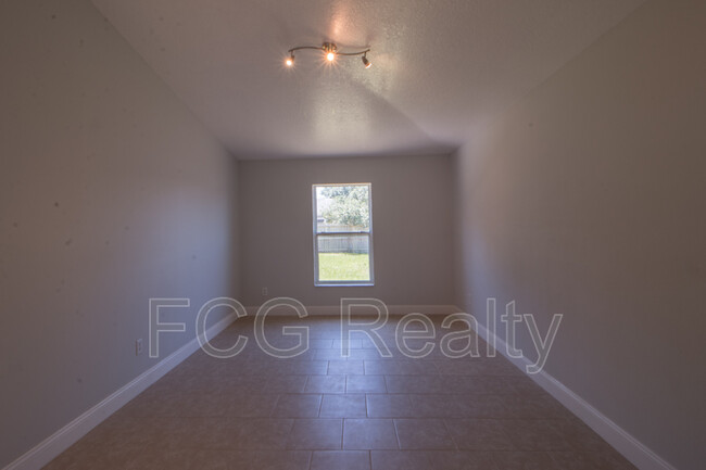 Building Photo - 211 Cross Creek Rd