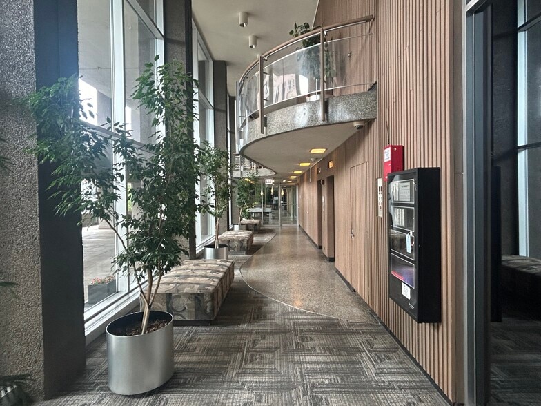 Building Photo - 5601 N Sheridan Rd