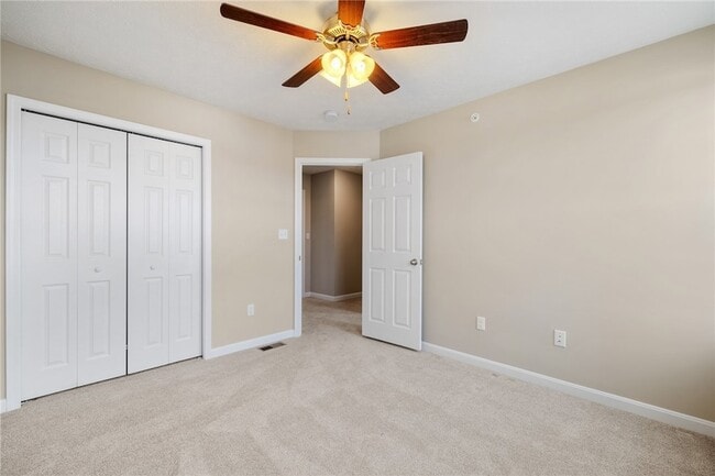 Building Photo - 2858 Canterbury Dr