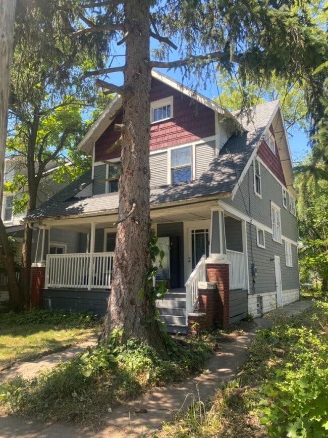 Primary Photo - 937 Lawton St