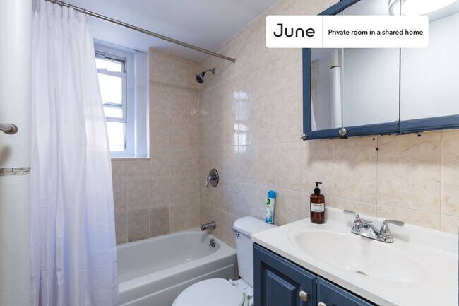 Building Photo - Room in Shared 4 bed/1 bath home