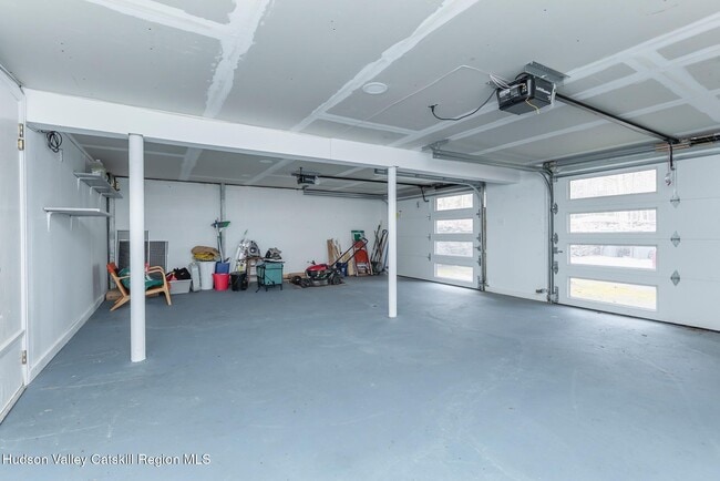 Building Photo - 15 Forestwood Dr
