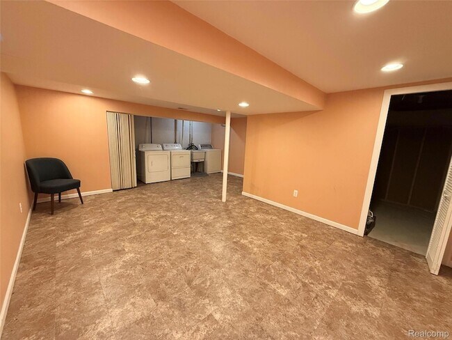 Building Photo - 24706 Bashian Dr