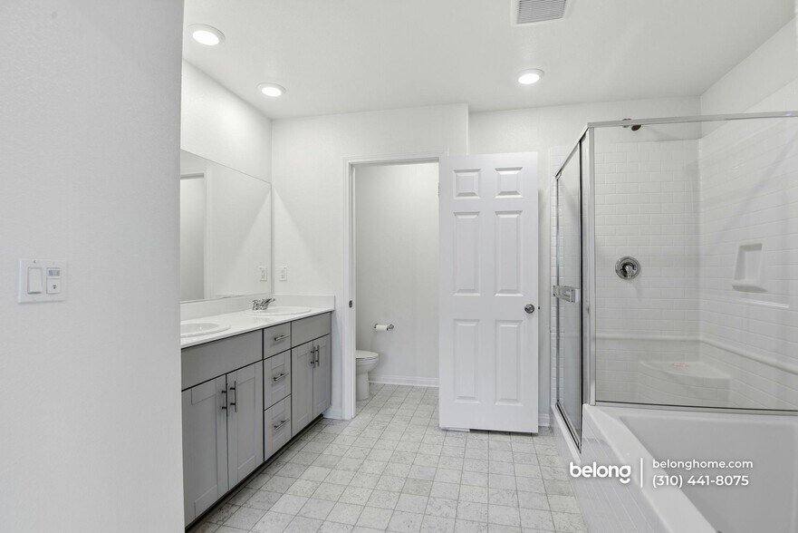 Building Photo - 14043 Royalton Ln