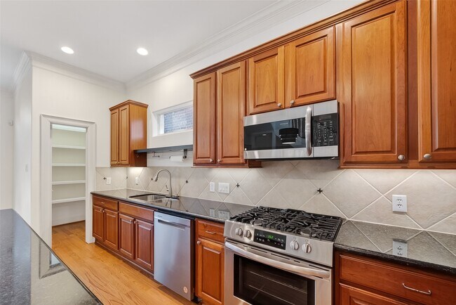 Building Photo - 1004 Stanford St